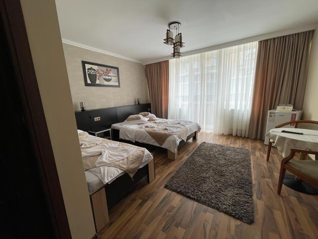 Отель Casa Alex Тыргу-Жиу Экстерьер фото