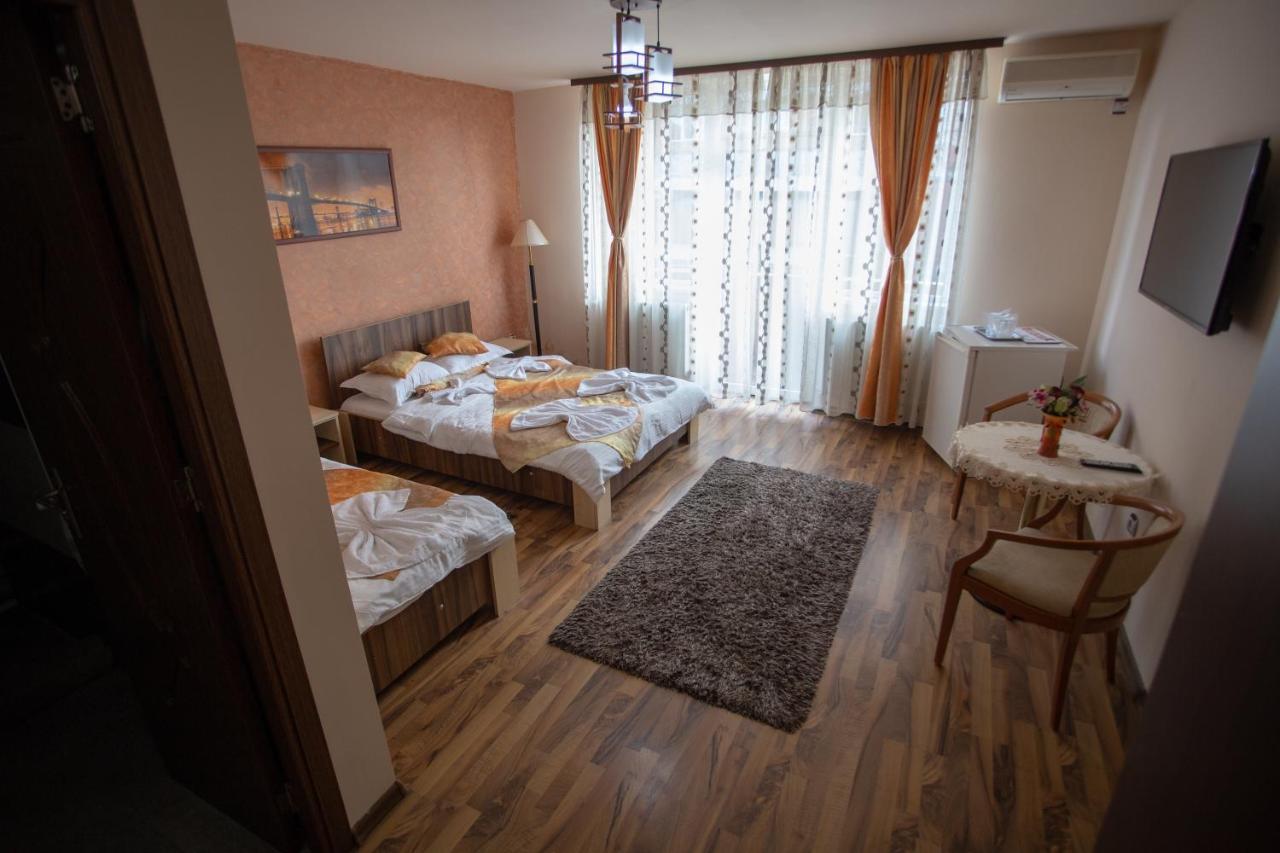 Отель Casa Alex Тыргу-Жиу Экстерьер фото
