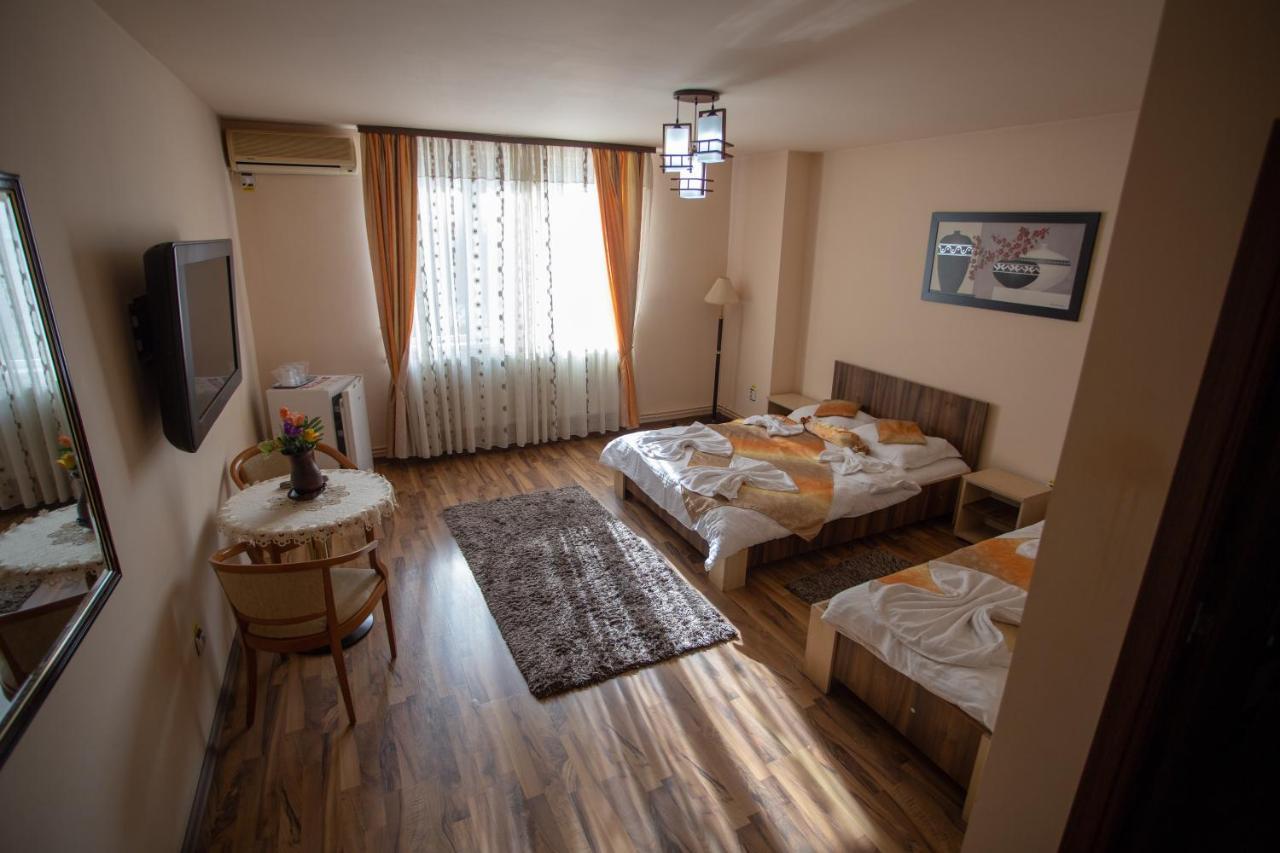 Отель Casa Alex Тыргу-Жиу Экстерьер фото